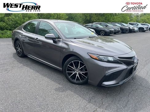 Used 2024 Toyota Camry SE FWD image 1