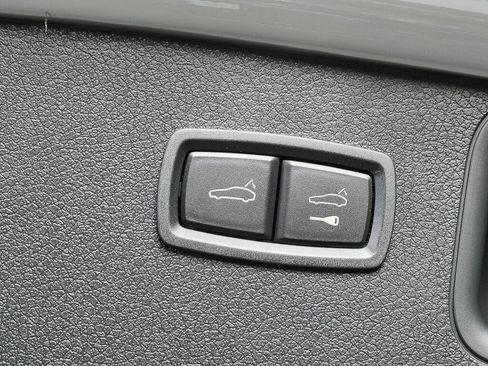 Certified 2026 Porsche Macan Turbo AWD/4WD image 31