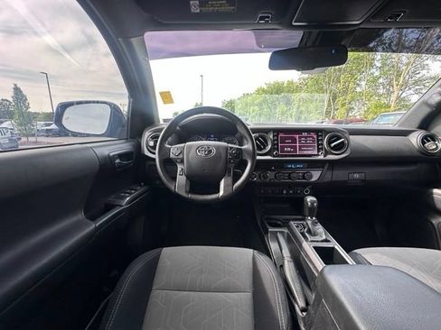 Used 2021 Toyota Tacoma TRD Sport w/ Technology Package AWD/4WD image 17