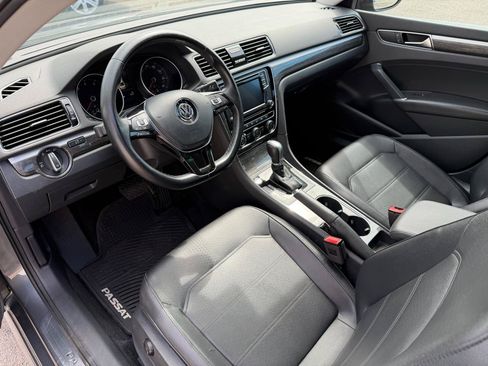 Used 2018 Volkswagen Passat 2.0T SE FWD image 10