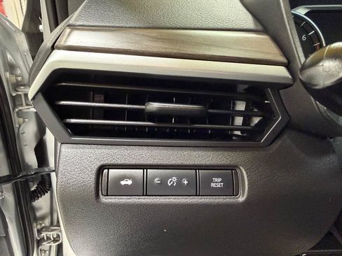 Used 2025 Nissan Altima 2.5 SV FWD image 15