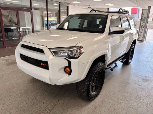 Used 2020 Toyota 4Runner SR5 RWD image 4