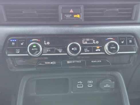 Used 2025 Honda Pilot Black Edition image 15