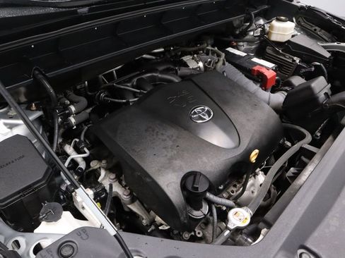 Used 2021 Toyota Highlander XLE AWD/4WD image 13