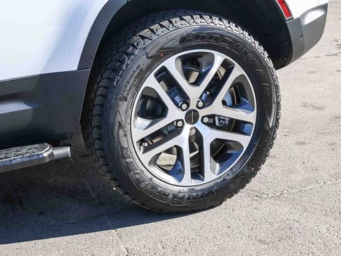 Certified 2026 Land Rover Defender 110 S AWD/4WD image 9