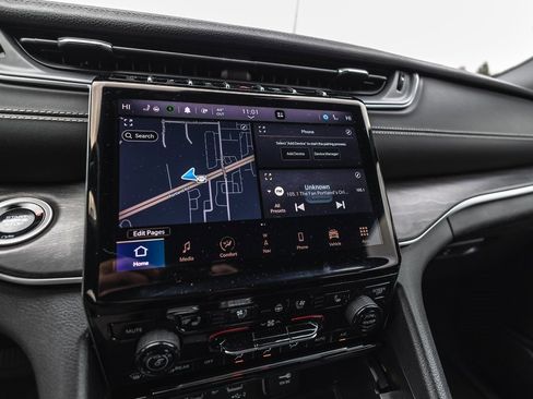 Used 2024 Jeep Grand Cherokee L Limited w/ Luxury Tech Group II image 14