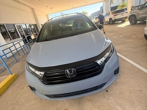 Used 2023 Honda Odyssey Sport image 2