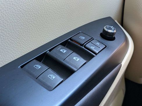 Used 2018 Toyota Highlander XLE FWD image 27