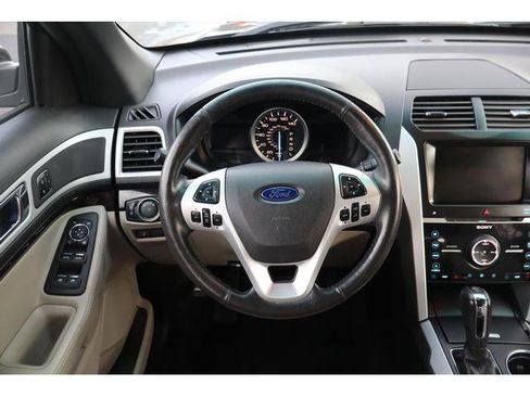 Used 2015 Ford Explorer Limited w/ Equipment Group 301A FWD image 10