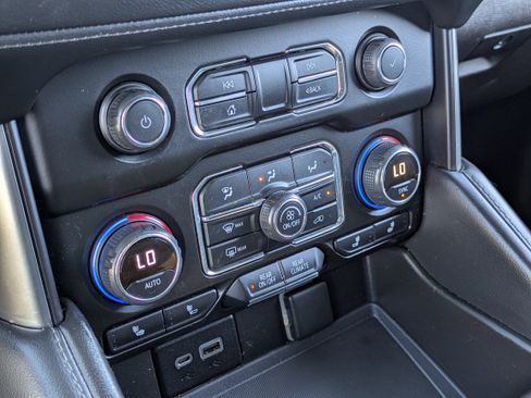 Used 2021 Chevrolet Tahoe Z71 image 27