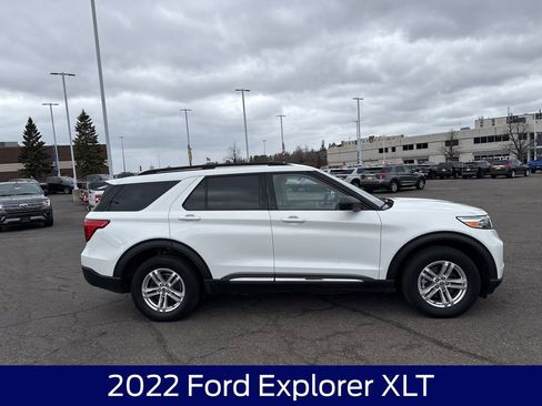 Used 2022 Ford Explorer XLT AWD/4WD image 6