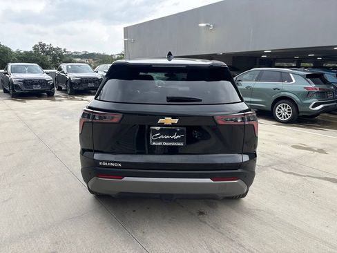 Used 2025 Chevrolet Equinox LT FWD image 12