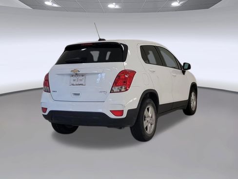 Used 2022 Chevrolet Trax LS w/ Tint and Cruise Package FWD image 7