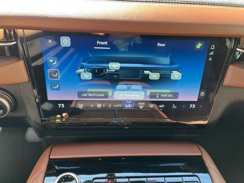 Used 2025 Lincoln Navigator Reserve image 25