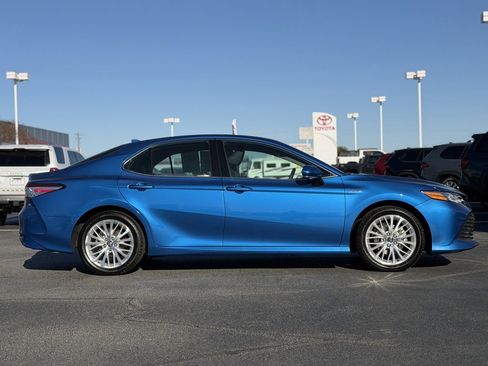 Used 2020 Toyota Camry XLE image 5