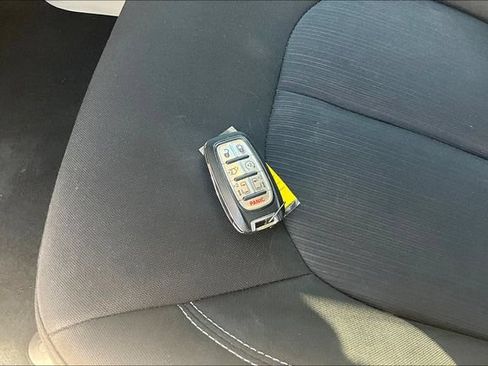 Used 2023 Chrysler Voyager LX FWD image 32