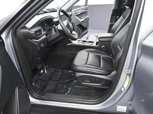 Used 2023 Ford Explorer XLT w/ Equipment Group 202A image 12