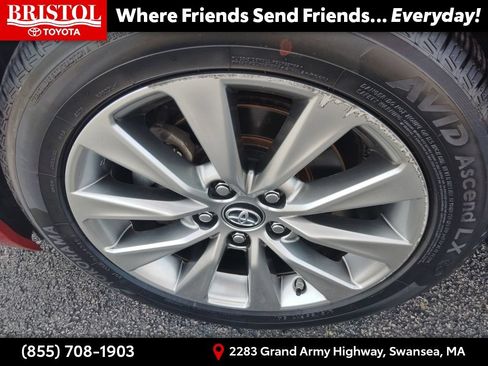 Used 2017 Toyota Camry XLE w/ Moonroof Package FWD image 13