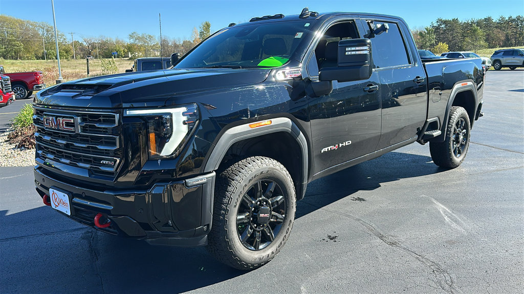 Used 2025 GMC Sierra 2500 AT4 AWD/4WD image 3