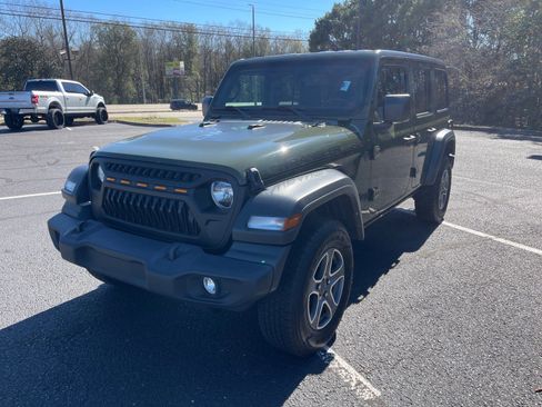 Used 2022 Jeep Wrangler Unlimited Sport image 3