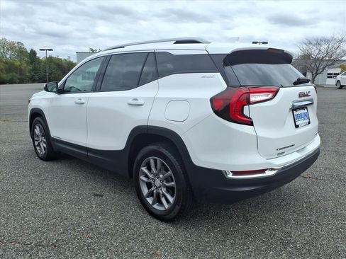 Used 2024 GMC Terrain SLT image 12