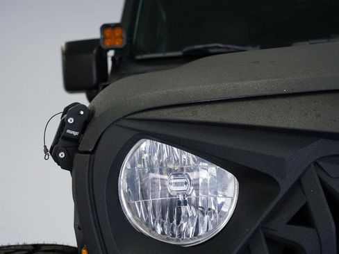 Used 2018 Jeep Wrangler Unlimited Sport S image 3