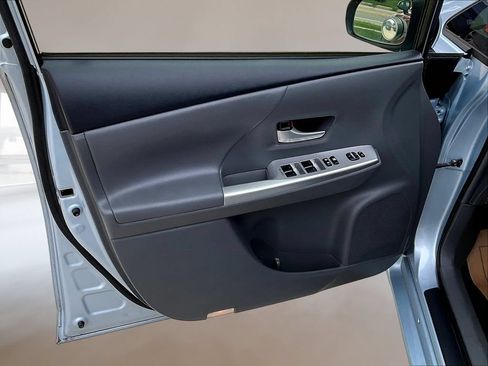 Used 2014 Toyota Prius V Five FWD image 20
