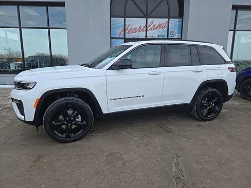 New 2026 Jeep Grand Cherokee Limited w/ Limited Altitude Package AWD/4WD image 4