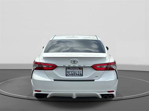 Used 2018 Toyota Camry SE w/ Convenience Package FWD image 5