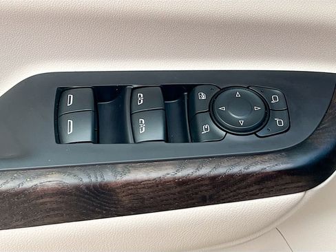 Used 2022 GMC Acadia Denali image 18