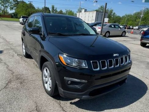 Used 2018 Jeep Compass Latitude w/ Cold Weather Group AWD/4WD image 4