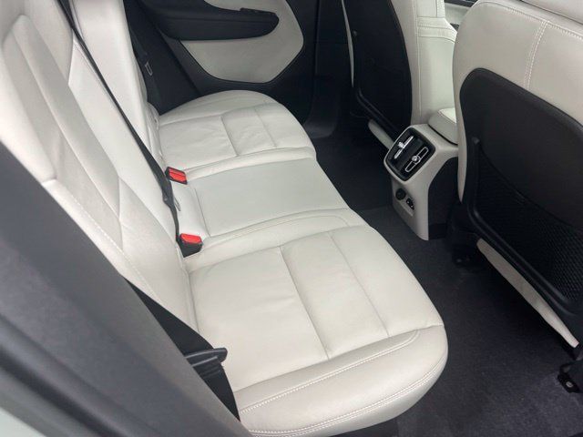 Certified 2023 Volvo XC40 B5 Ultimate w/ Protection Package Premier AWD/4WD image 22