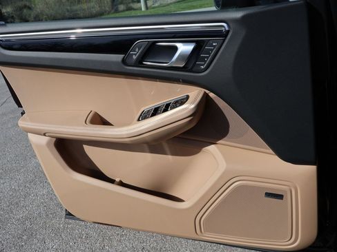 New 2026 Porsche Macan image 33