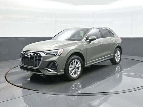Certified 2025 Audi Q3 2.0T Premium w/ Convenience Package AWD/4WD image 3