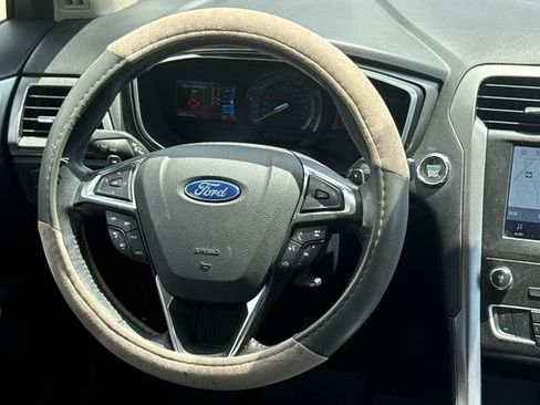Used 2020 Ford Fusion SE FWD image 13