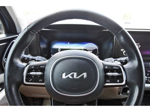 Used 2023 Kia Sorento SX AWD/4WD image 16
