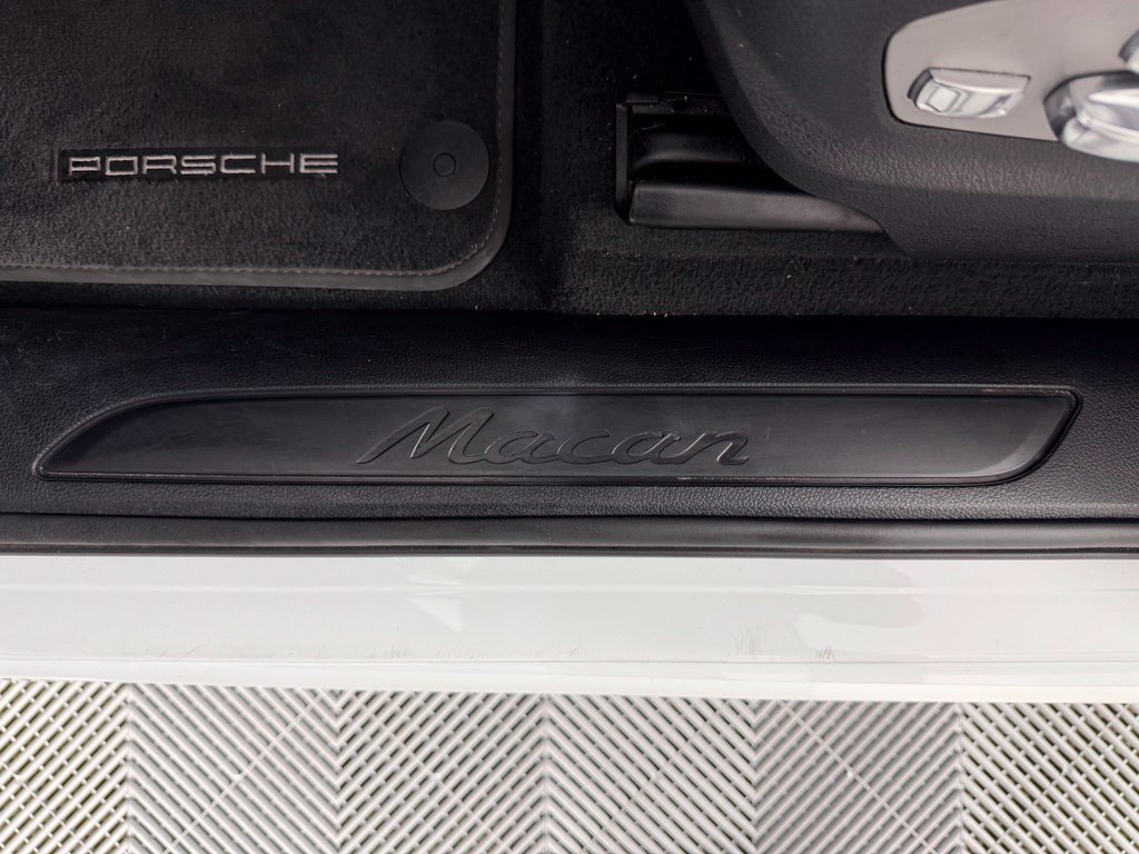 Used 2023 Porsche Macan AWD/4WD image 20