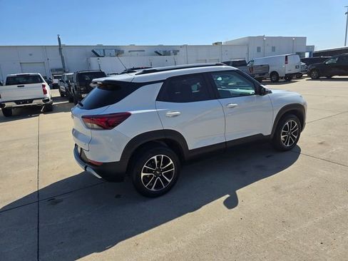 Used 2025 Chevrolet TrailBlazer LT AWD/4WD image 13