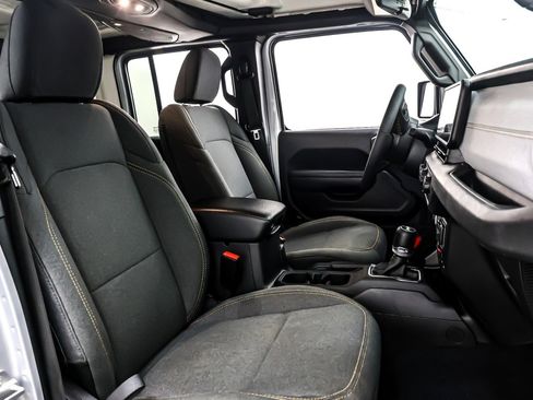 Used 2024 Jeep Wrangler Unlimited image 8