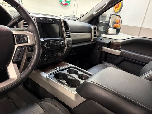 Used 2017 Ford F250 Lariat w/ Lariat Value Package AWD/4WD image 26