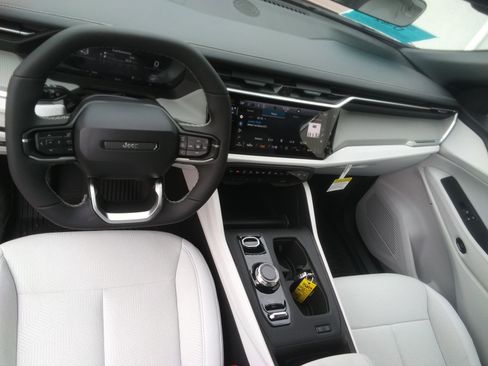 New 2026 Jeep Cherokee Laredo AWD/4WD image 17