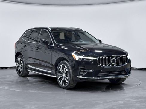 Used 2023 Volvo XC60 T8 Plus w/ Protection Package Premier AWD/4WD image 4