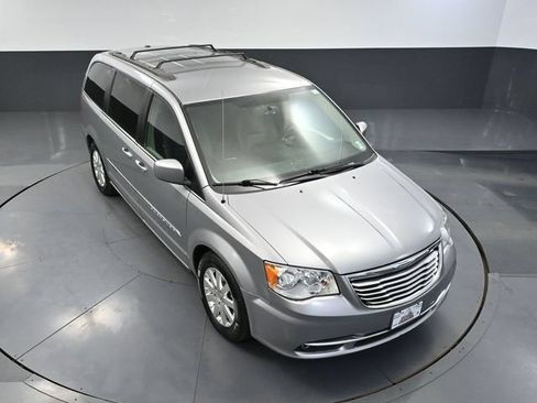 Used 2015 Chrysler Town & Country Touring FWD image 52