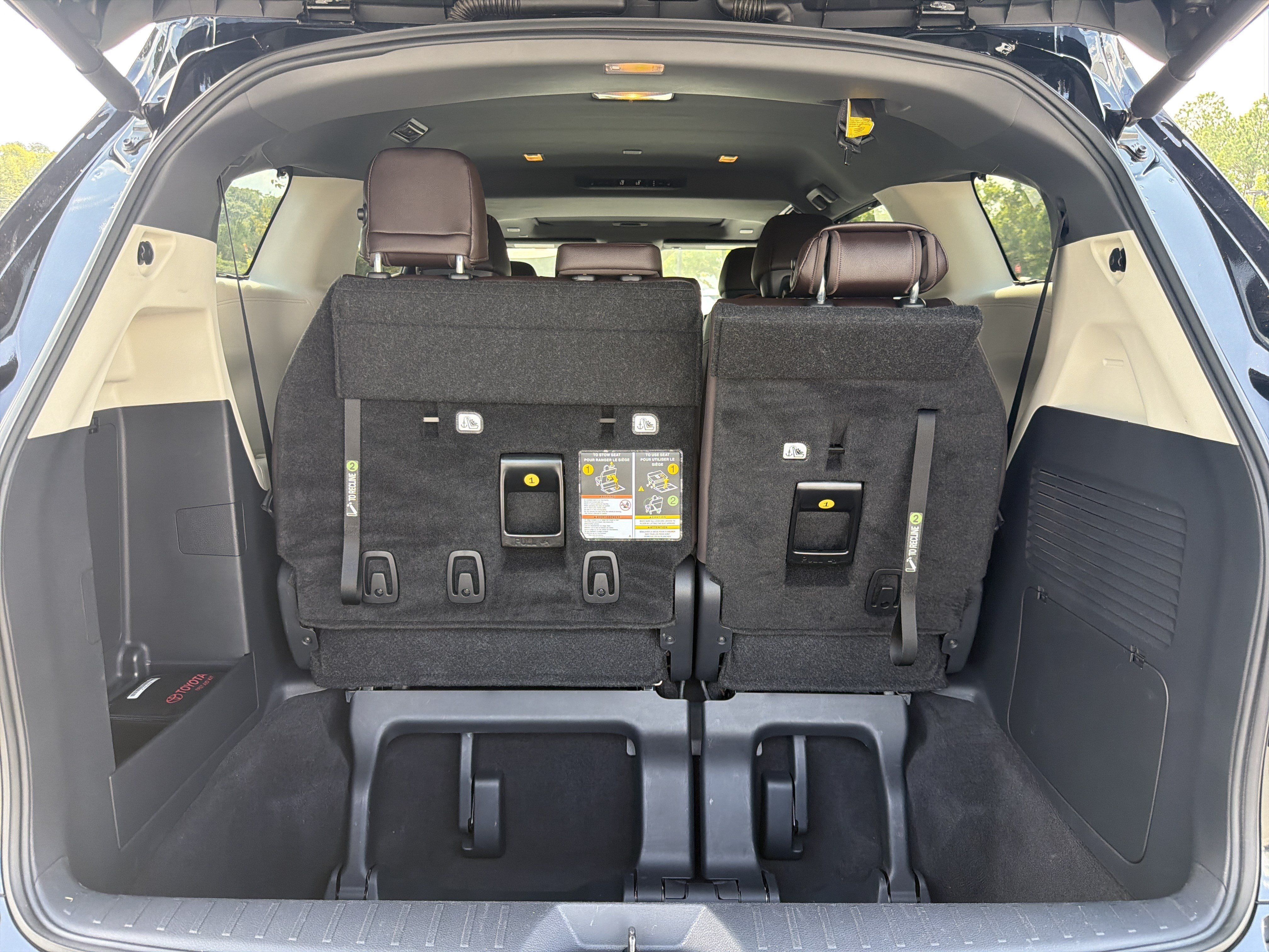 Certified 2024 Toyota Sienna Platinum FWD image 27