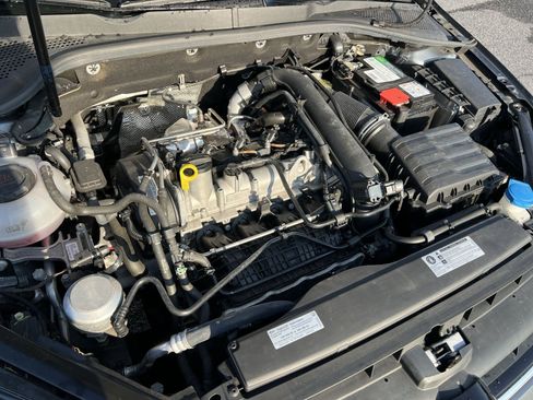 Used 2020 Volkswagen Golf 4-Door FWD image 27