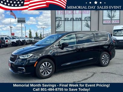 Used 2024 Chrysler Pacifica Limited