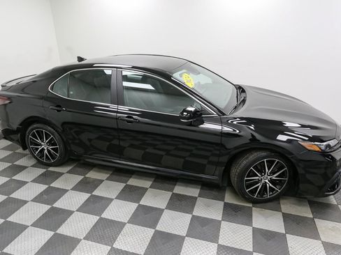 Used 2024 Toyota Camry SE image 5