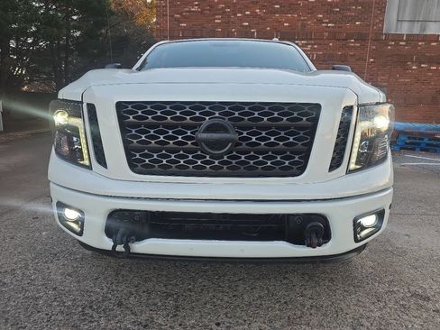 Used 2018 Nissan Titan XD image 86