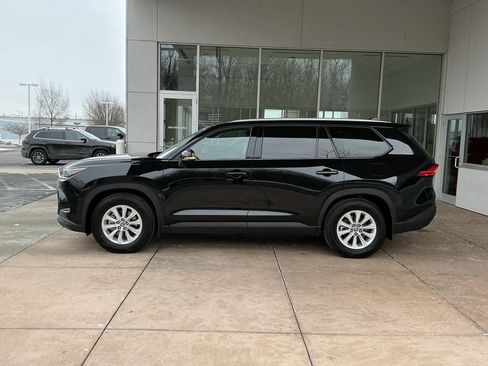 Used 2024 Toyota Grand Highlander XLE image 19