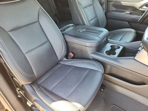 Used 2024 GMC Yukon SLT AWD/4WD image 14